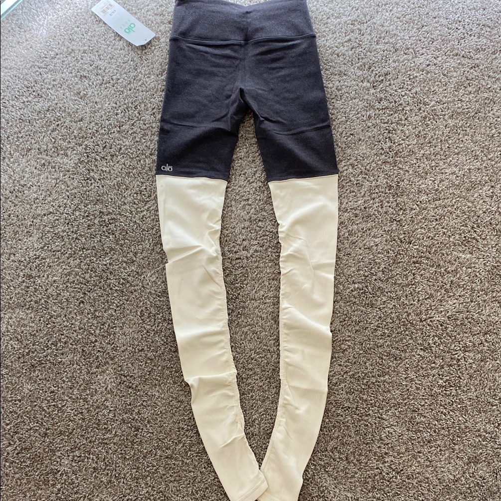 Alo Yoga Goddess Leggings. Bnwt. Grey And Cream. Xs